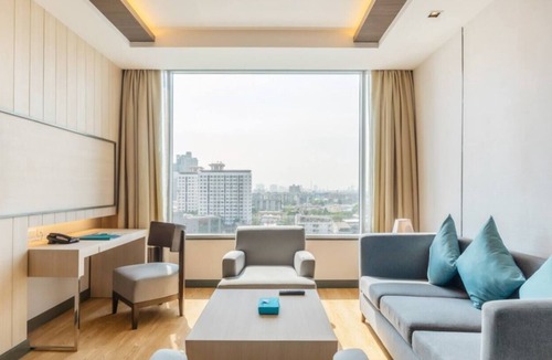 Phra Khanong Nuea Apartment | Charming Sky Bay Suite near BTS Phrakanong 简约迷人房近轻轨站 U2