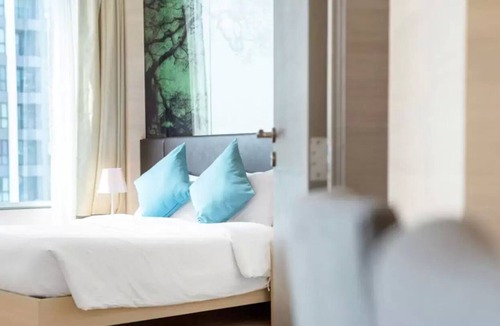 Phra Khanong Nuea Apartment | Charming Sky Bay Suite near BTS Phrakanong 简约迷人房近轻轨站 U10
