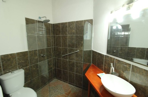 Granada House | Charmed by La Calzada Private home in the heart of Granada 2Br/AC/WiFi/Kitchen