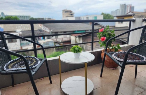 Bang Kho Laem House | Charming 1-bedroom house with fitness room and AC in awesome Bangkok