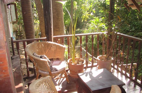 Nong Kwai House | Charming 2-bedroom house with WiFi, AC in superb Hang Dong.