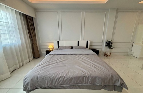 Chiang Mai House | Charming Room in a townhome in the lovely Tambon Pa Daet with AC, WiFi