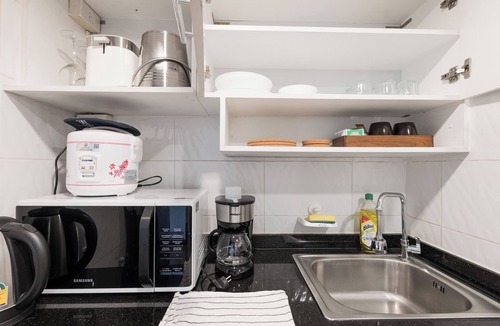 Nana Apartment | Charming 1BR suite near malls, parks, and metro in vibrant Bangkok