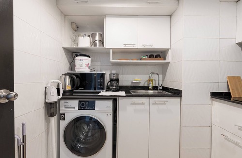 Nana Apartment | Charming 1BR suite near malls, parks, and metro in vibrant Bangkok