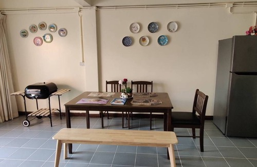 Ban Chang House | Cheerful Orange 2BR Townhouse 350m.to the beach near U-Tapao Airport