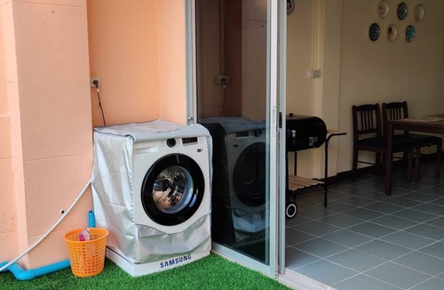 Ban Chang House | Cheerful Orange 2BR Townhouse 350m.to the beach near U-Tapao Airport