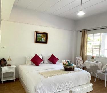 Betong Hotel | Chermonné House เฌอมอญ