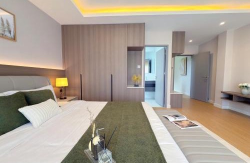 Wat Ket Villa | Chiang Mai City Center Luxury Pool Villa 4 Bedrooms 5 Bathrooms, Close to Chang Klan Road Business District, Chiang Mai Inner Ring, 5-Star Luxury Pool Holiday Villa
