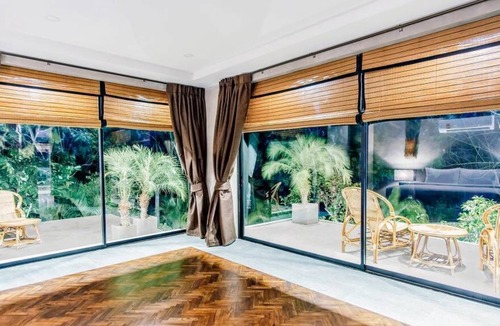Saraphi Villa | Chiang Mai Luxury Private Pool Villa (5 Bedrooms, Terrace Views, Hi-Speed WiFi)