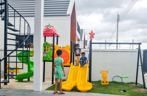 Hin Lek Fai Villa | child shill pool villa