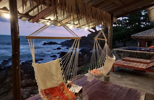Bang Bao Bay Hotel | Cliff Cottage Resort