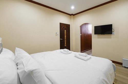 Ranong Bed & Breakfast | close