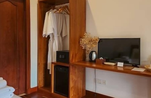 Siem Reap Villa | Colonial Estate, 12BR, Sleeps up to 32