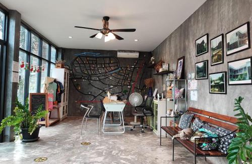 Pa Maet Hotel | Come Moon Loft Hotel