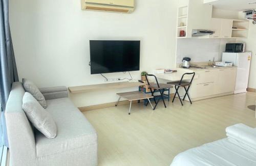 Ban Bang Saen Apartment | Condo The Beach Bangsaen 327-2 Pool-Access