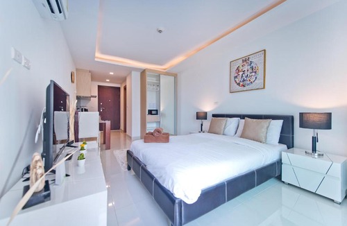 South Pattaya Apartment | CONTEMPORARY Studio in Laguna Beach 3.