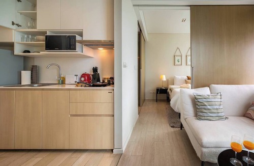 Na Chom Thian Apartment | Corner Sea View Balcony Condo | King Bed | 1min to Private Beach
