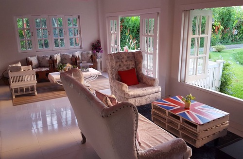 Saraphi Cottage | cottage in a peaceful and gardens,temples,convenience and downtown in 20 minutes