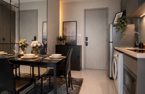 Khlong Toei Apartment | Cozy 1-bedroom apartment in soothing Krung Thep Maha Nakhon with Train Access