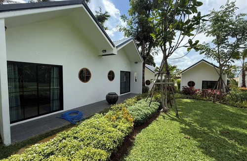 Chalong House | Cozy 1-bedroom bungalow in perfect Phuket with AC included