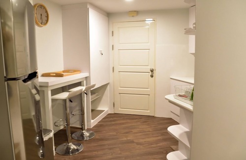 Cha-am Condo | Cozy Beachfront Condo With Jacuzzi On Balcony