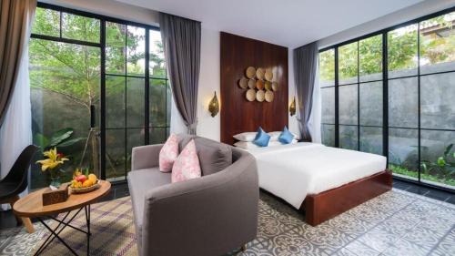 Wat Bo Area House | Deluxe Double Room with Patio or Balcony
