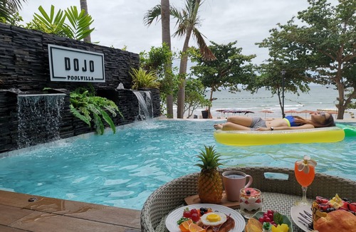 Jomtien Villa | Dojo pool villa beach front and sea view