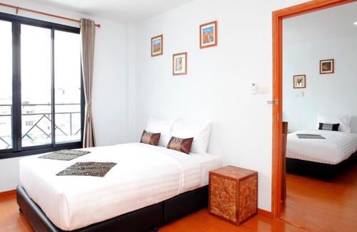Ratchadaphisek Hostel | Double DD House at MRT Sutthisarn