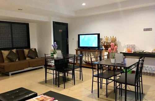 Ratchadaphisek Hostel | Double DD House at MRT Sutthisarn