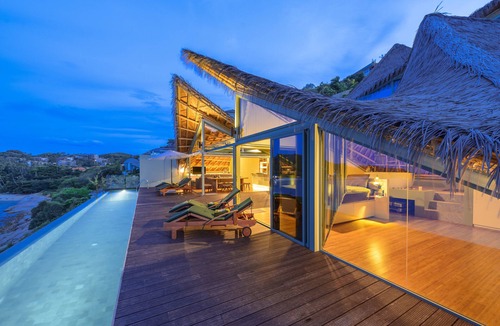 Moo 5 House | Dramatic cliff villa with jacuzzi and stunning 180 ° sea views