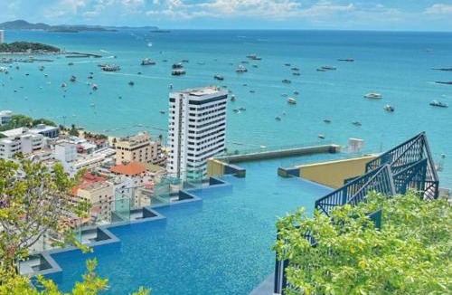 Pattaya Bay Apartment | Edge Central Pattaya SeaView with Infinity Pool & Free Netflix