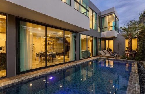 Rawai Villa | Elegant 4-Bedroom Luxury Pool Villa