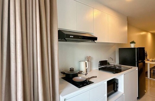 Huay Kaew Apartment | Elegant Modern White Suite