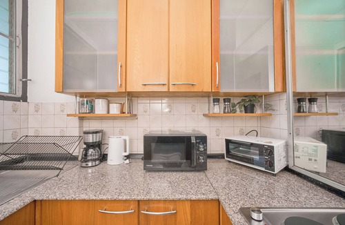 Asoke Apartment | Executive 70sqm Suite, Full Office & Transit Hub Asoke Interchange