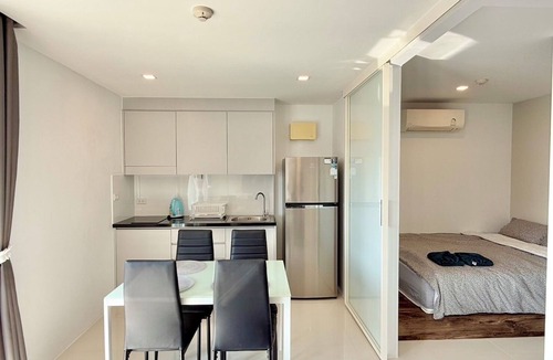 Kram Condo | Family 2 bdrm pool view, big balcony, AC, Wifi and Kitchen
