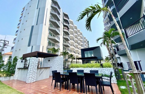 Kram Condo | Family 2 bdrm pool view, big balcony, AC, Wifi and Kitchen