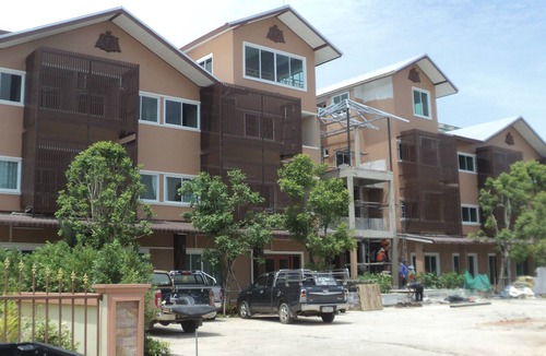 Phitsanulok Bed & Breakfast | Family or Business Stayz with clean, big AC rooms