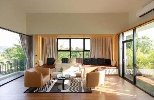 Lampang Apartment | Family Room by 233Poshtel