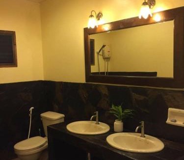 Bai Lan Hotel | Fish House Bungalows