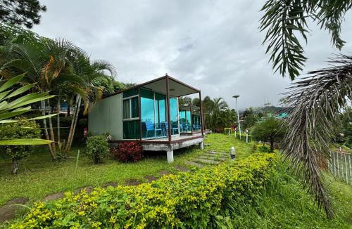 Khao Kho Hotel | FreshBloom View เขาค้อ Green House