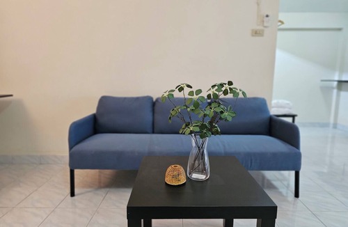 Thep Kasattri Hotel | Friends Retreat Guesthouse - Private Rooms Near Phuket Airport