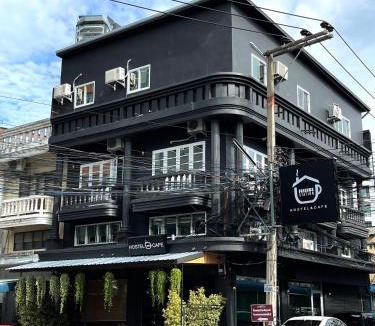 South Pattaya Hostel | Friends Station Tukkom Hostel & Cafe