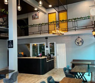 South Pattaya Hostel | Friends Station Tukkom Hostel & Cafe