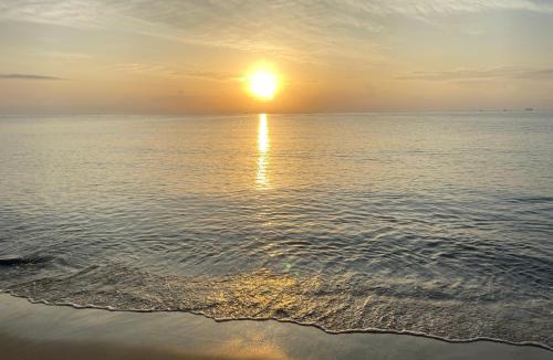Tha Sala House | Fueng Fah Villa Sea Views