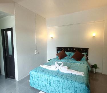 Downtown Krabi Hotel | Funky Crab The River