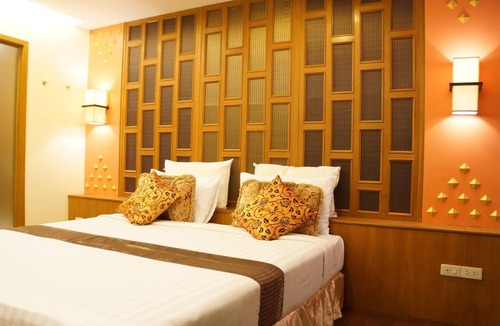 Ratchaprasong Hotel | Golden House Bangkok