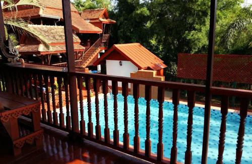 Saraphi Resort | Golden Teak Home Resort