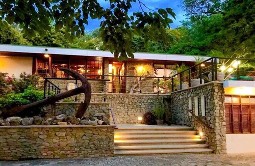 San Juan del Sur House | Gorgeous House in Town: Walk to Beach & Bares + Easy Costanera Access.