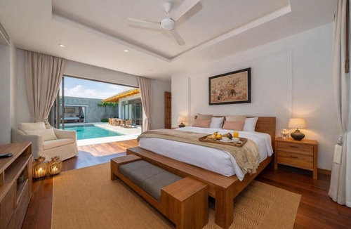 Thep Kasattri Villa | Grand garden villa Free Airport Pickup from 7 days