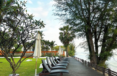 Khao Tao Condo | Great Family condo on Beach with 3 pools
